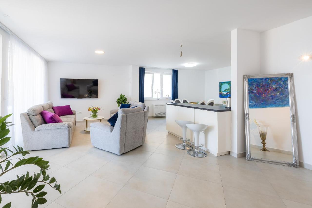 Villa Smaragd - Lapis - Luxury Apartment With Shared Pool Makarska Ngoại thất bức ảnh