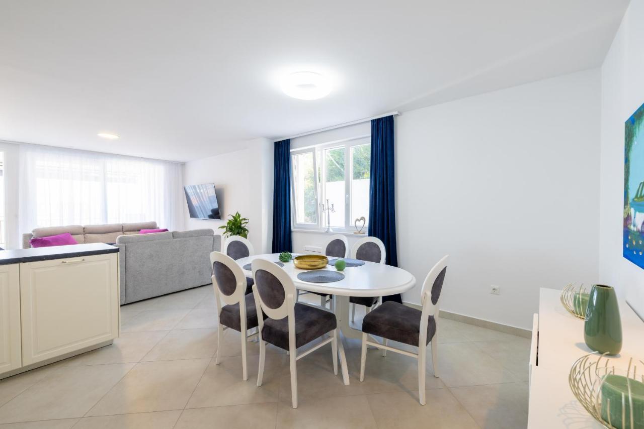 Villa Smaragd - Lapis - Luxury Apartment With Shared Pool Makarska Ngoại thất bức ảnh