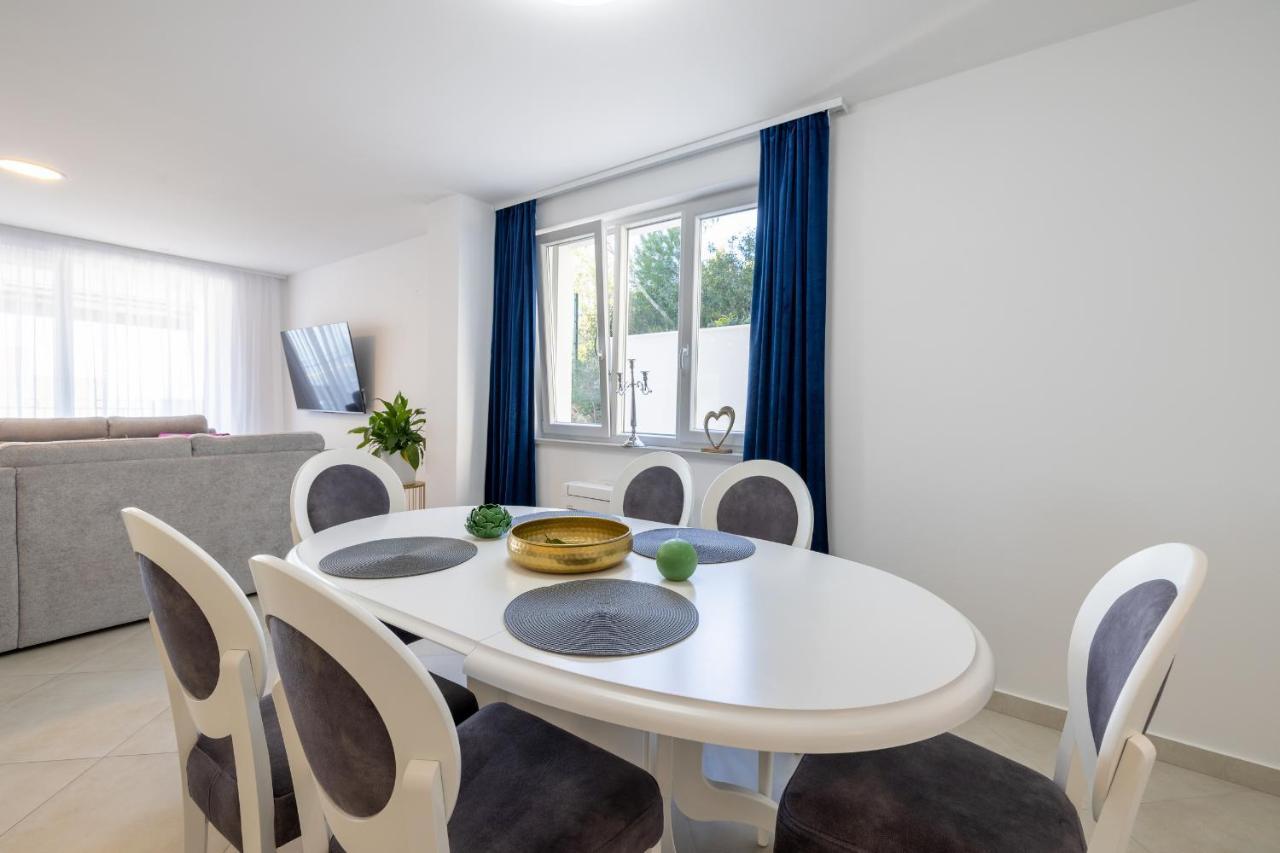 Villa Smaragd - Lapis - Luxury Apartment With Shared Pool Makarska Ngoại thất bức ảnh