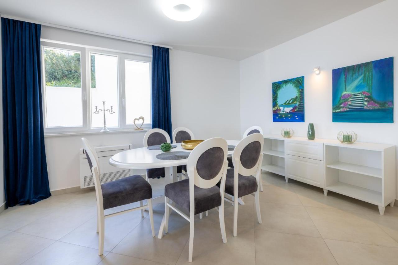 Villa Smaragd - Lapis - Luxury Apartment With Shared Pool Makarska Ngoại thất bức ảnh