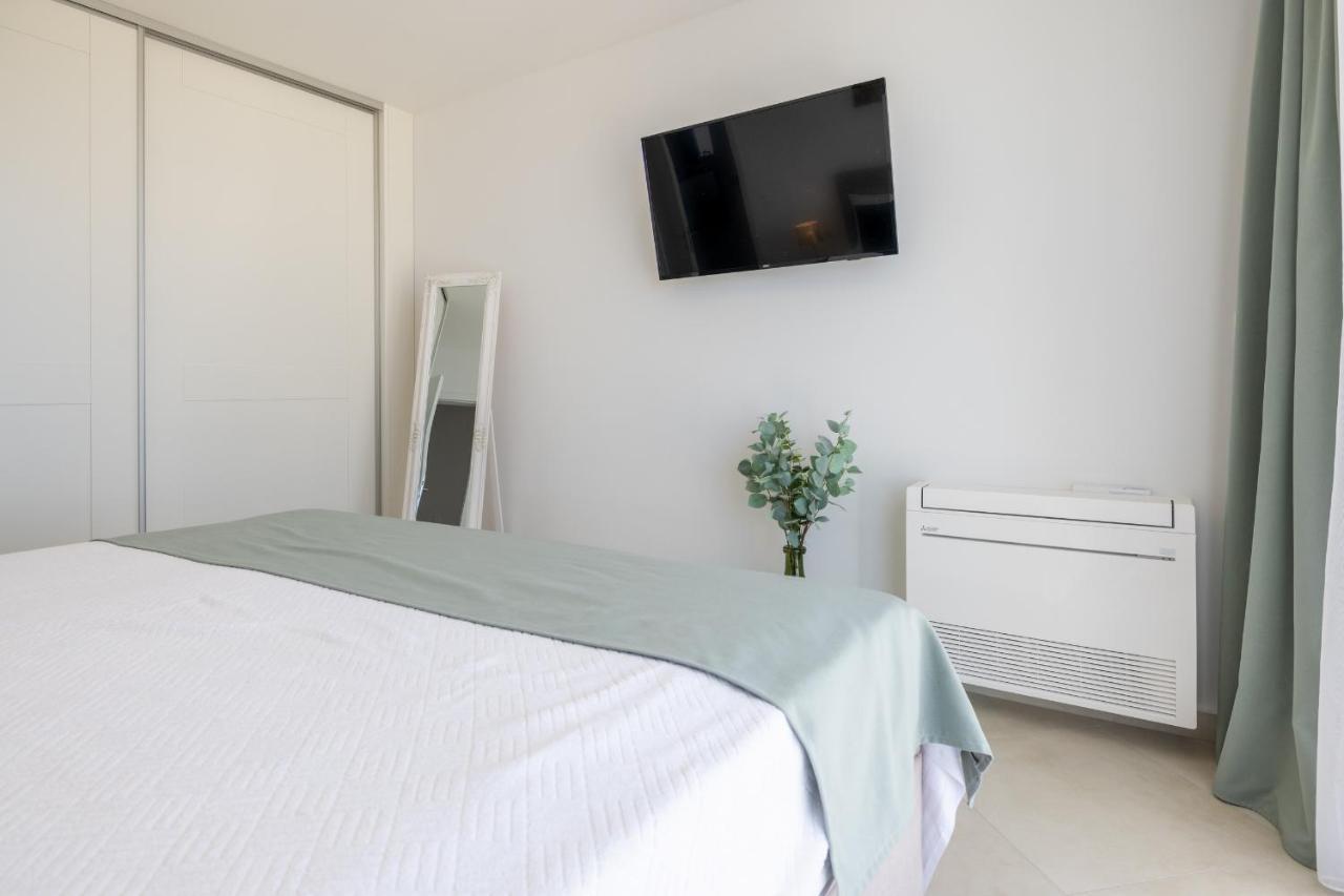 Villa Smaragd - Lapis - Luxury Apartment With Shared Pool Makarska Ngoại thất bức ảnh