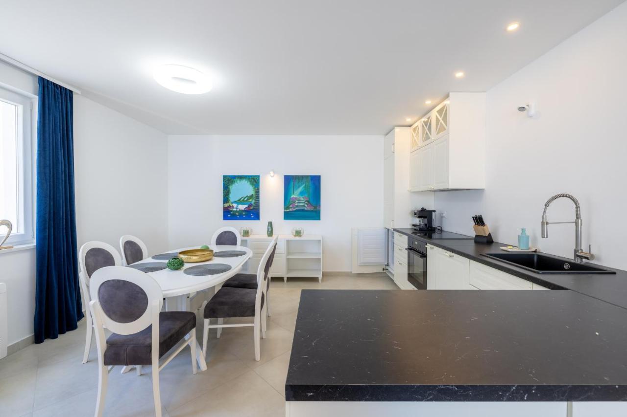 Villa Smaragd - Lapis - Luxury Apartment With Shared Pool Makarska Ngoại thất bức ảnh