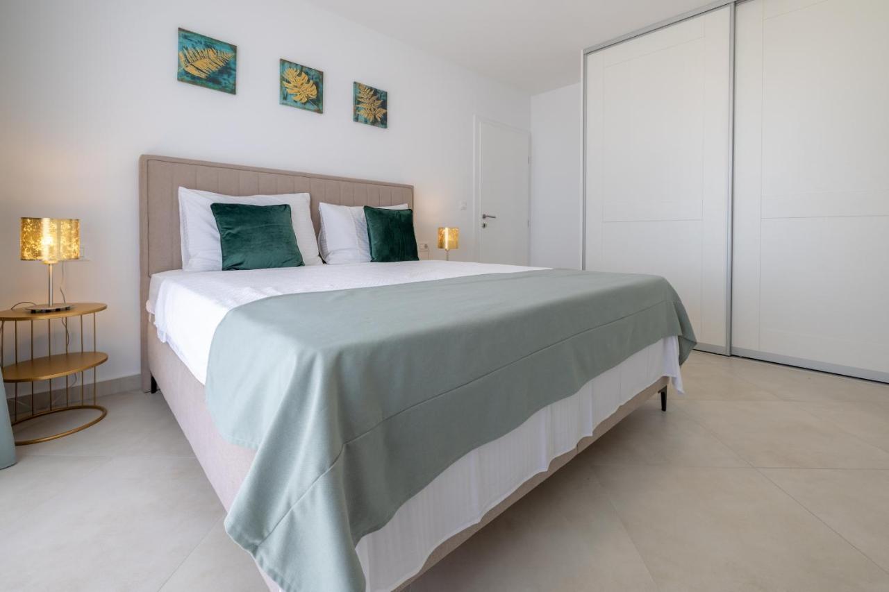 Villa Smaragd - Lapis - Luxury Apartment With Shared Pool Makarska Ngoại thất bức ảnh