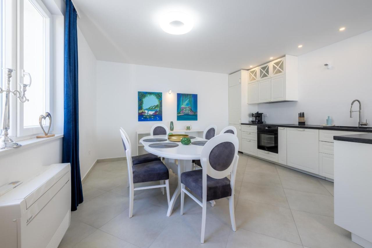Villa Smaragd - Lapis - Luxury Apartment With Shared Pool Makarska Ngoại thất bức ảnh