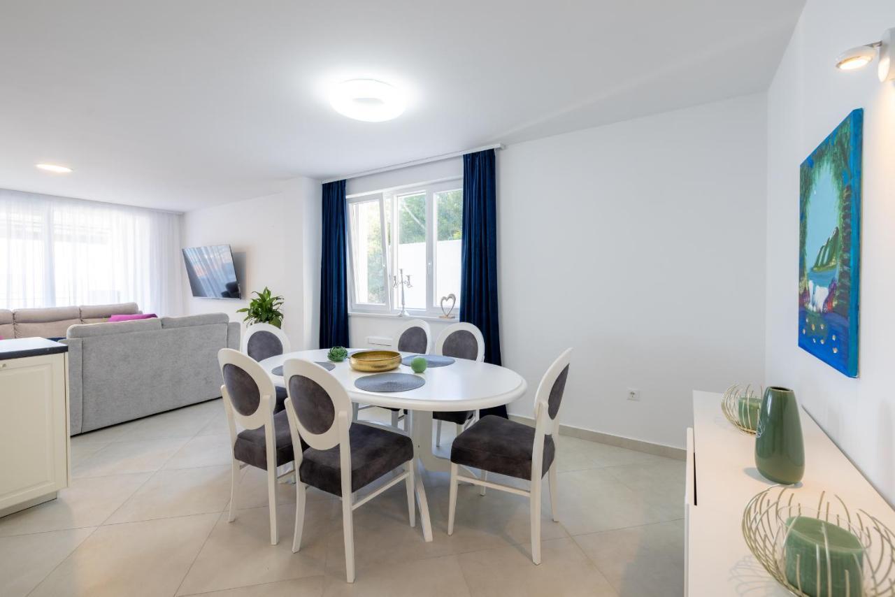 Villa Smaragd - Lapis - Luxury Apartment With Shared Pool Makarska Ngoại thất bức ảnh