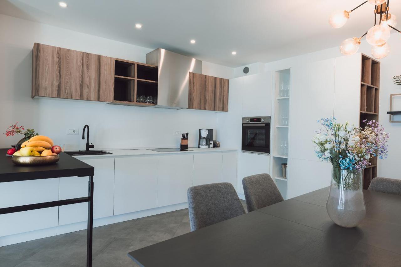 Villa Smaragd - Lapis - Luxury Apartment With Shared Pool Makarska Ngoại thất bức ảnh