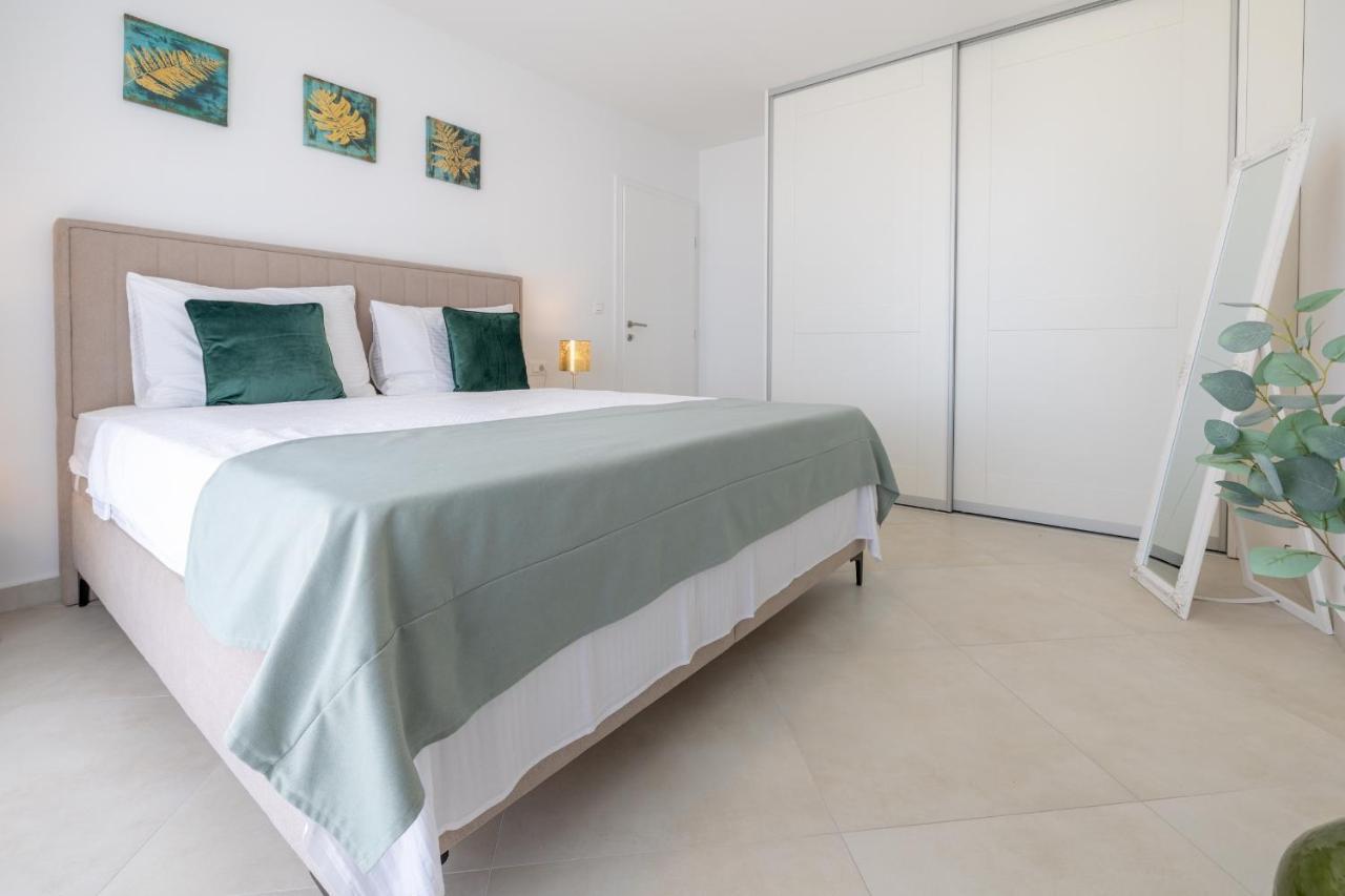 Villa Smaragd - Lapis - Luxury Apartment With Shared Pool Makarska Ngoại thất bức ảnh