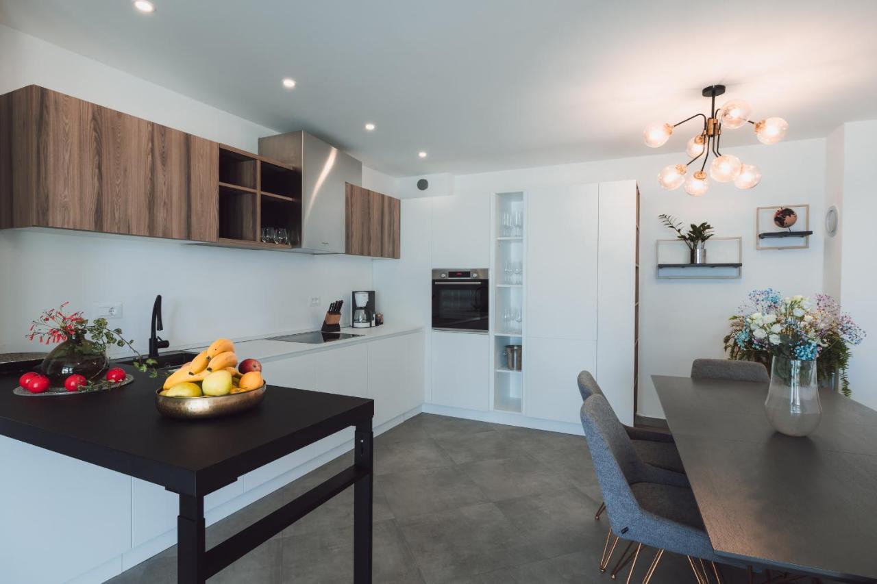 Villa Smaragd - Lapis - Luxury Apartment With Shared Pool Makarska Ngoại thất bức ảnh