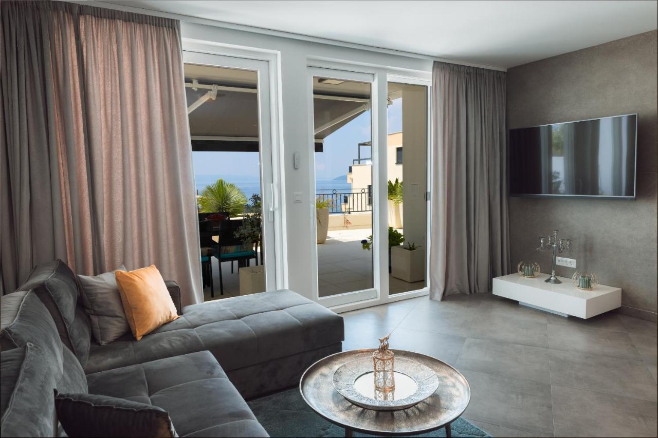 Villa Smaragd - Lapis - Luxury Apartment With Shared Pool Makarska Ngoại thất bức ảnh
