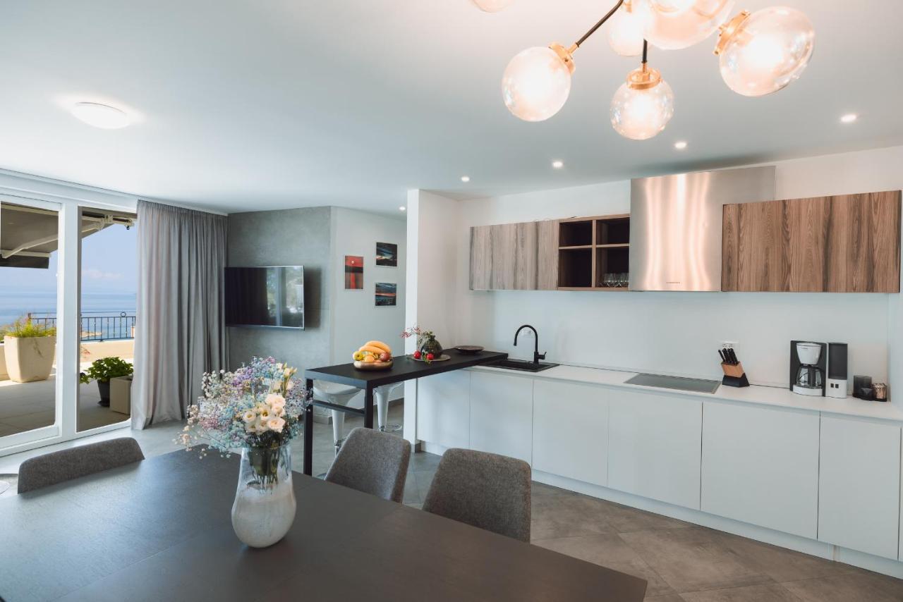 Villa Smaragd - Lapis - Luxury Apartment With Shared Pool Makarska Ngoại thất bức ảnh