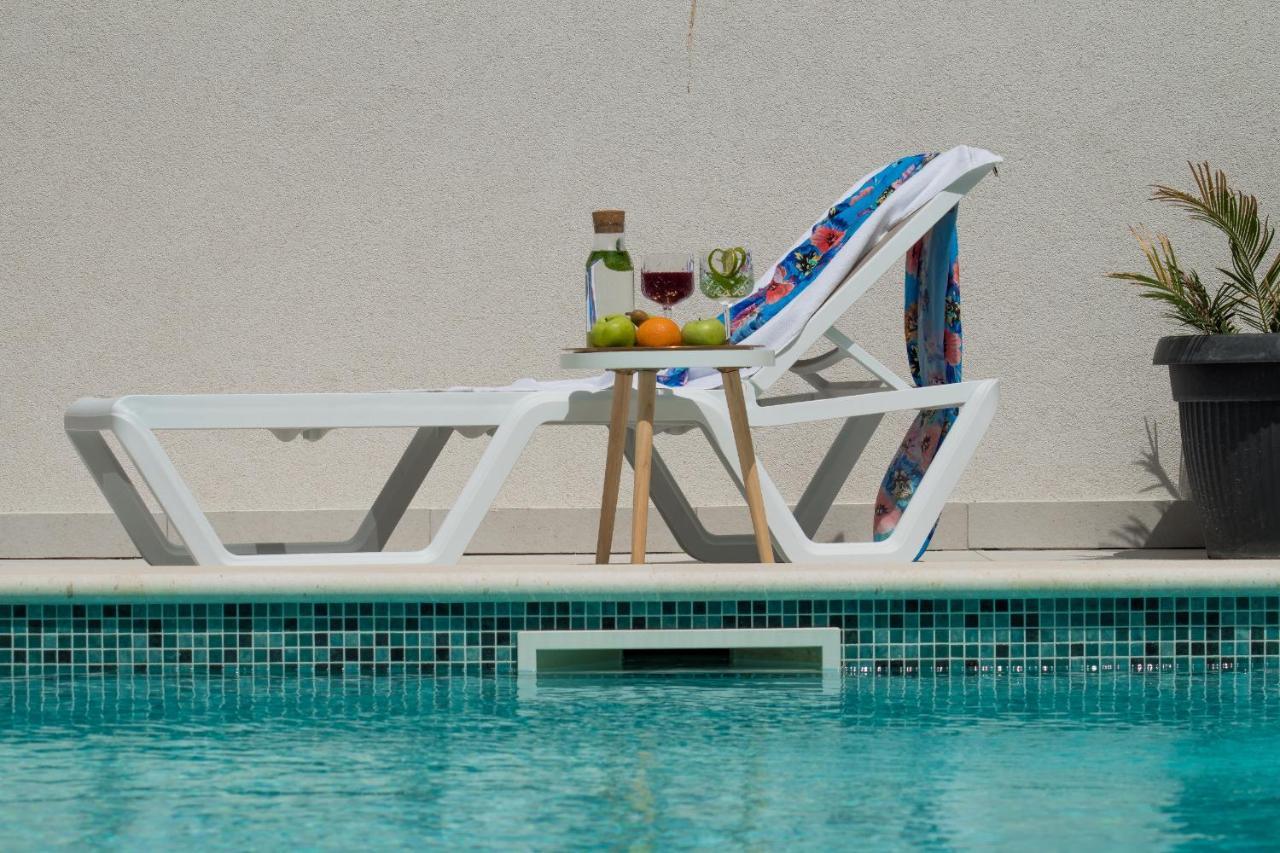 Villa Smaragd - Lapis - Luxury Apartment With Shared Pool Makarska Ngoại thất bức ảnh